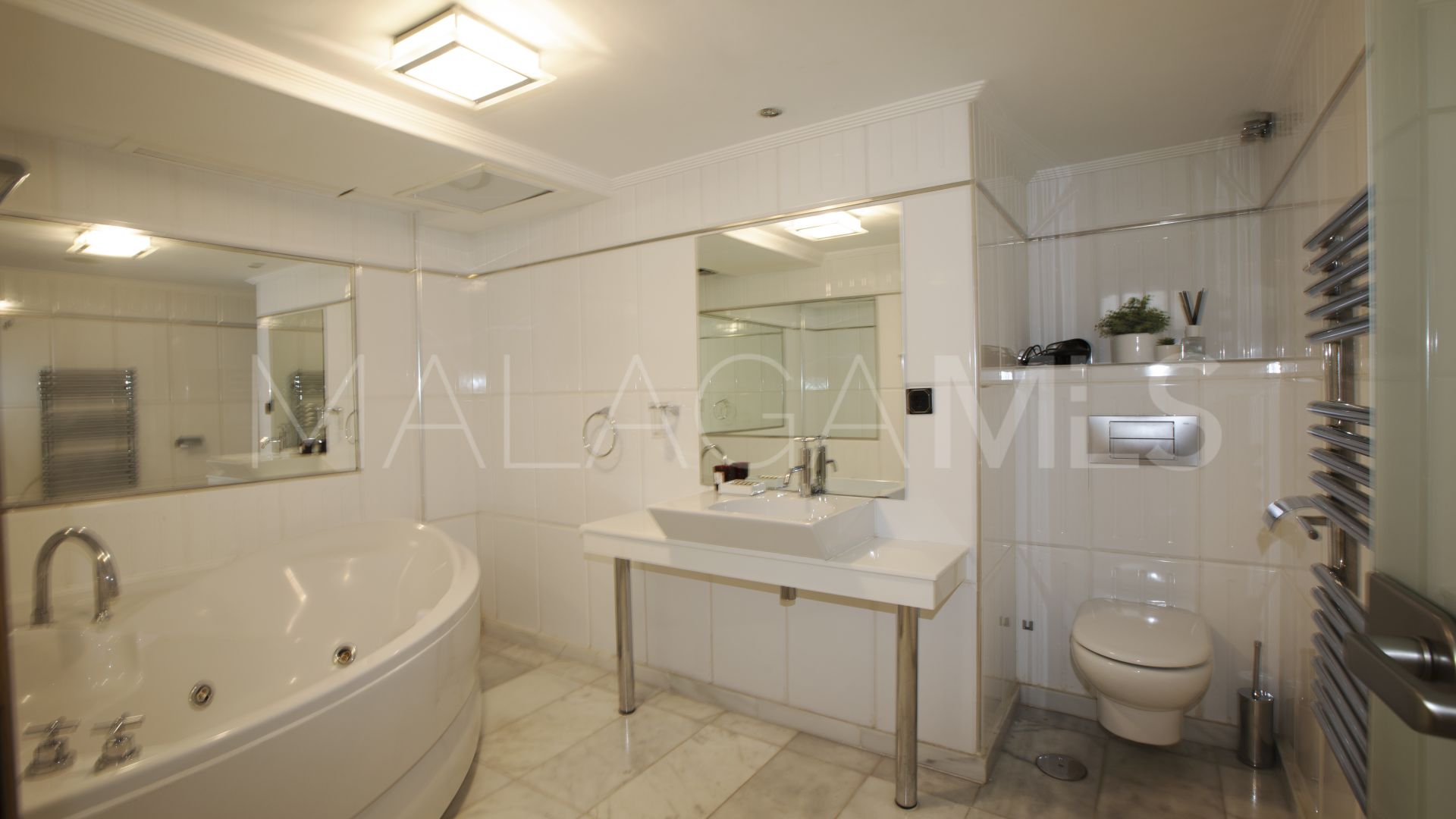 Villa for sale in Artola