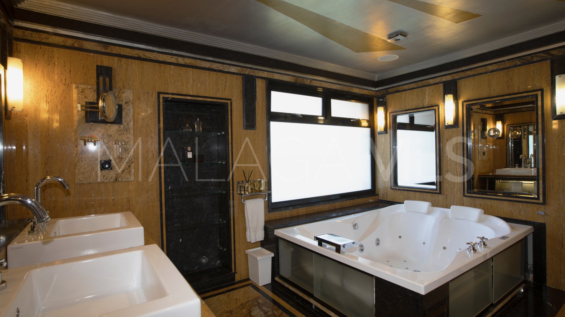 Villa for sale in Artola