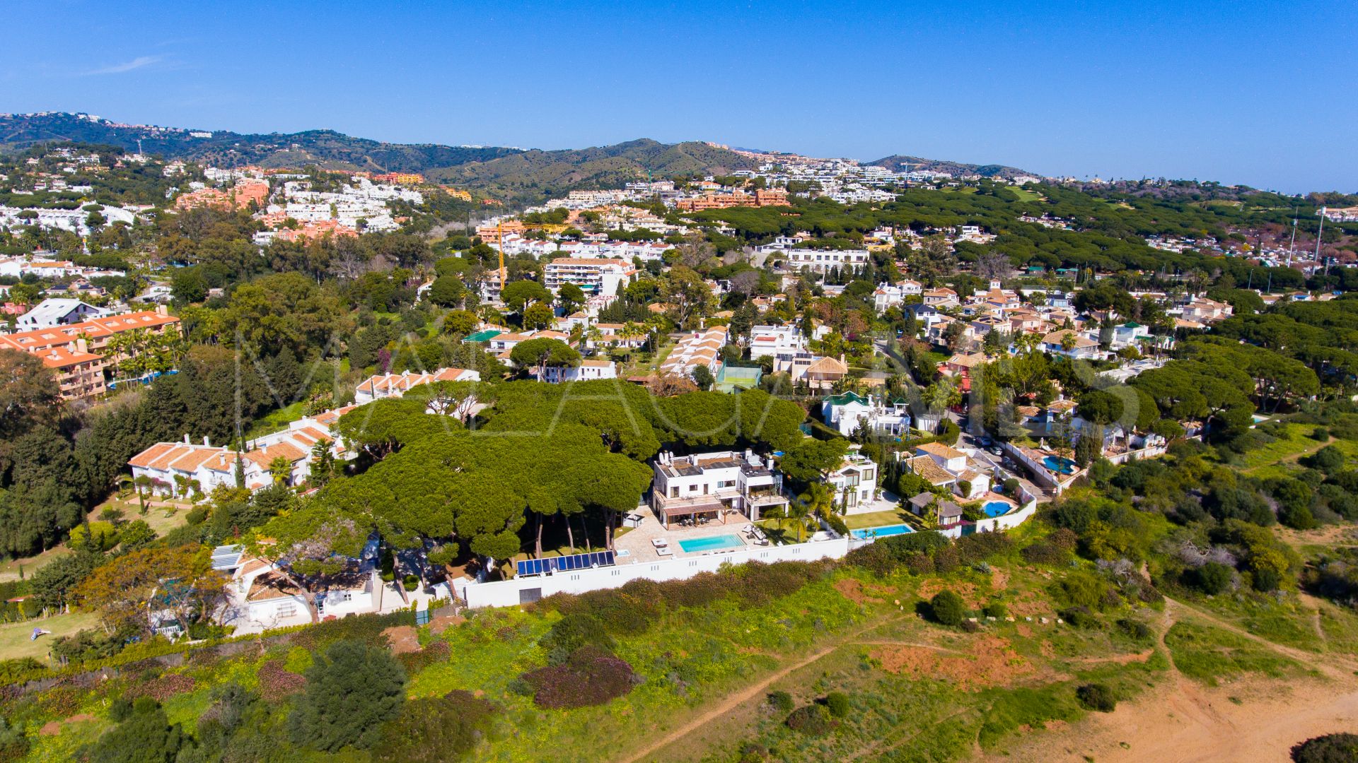 Villa for sale in Artola