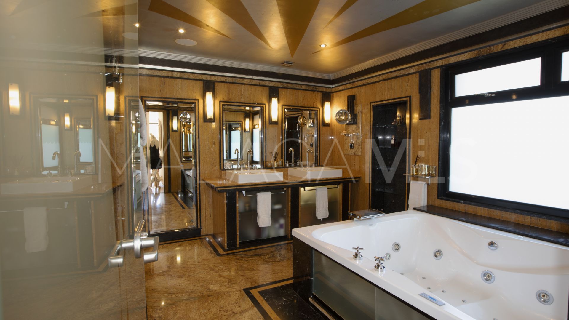 Villa for sale in Artola