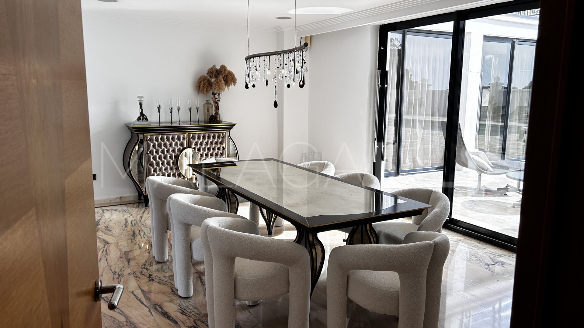 Villa for sale in Artola