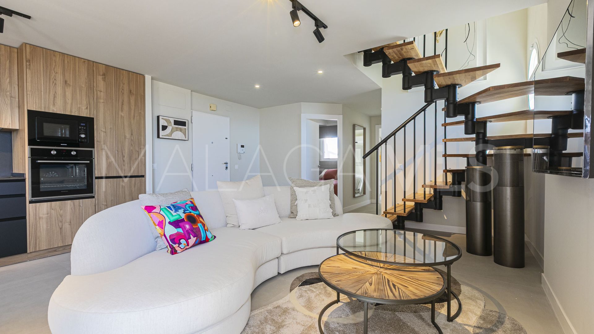 Atico duplex with 3 bedrooms for sale in Señorio de Aloha