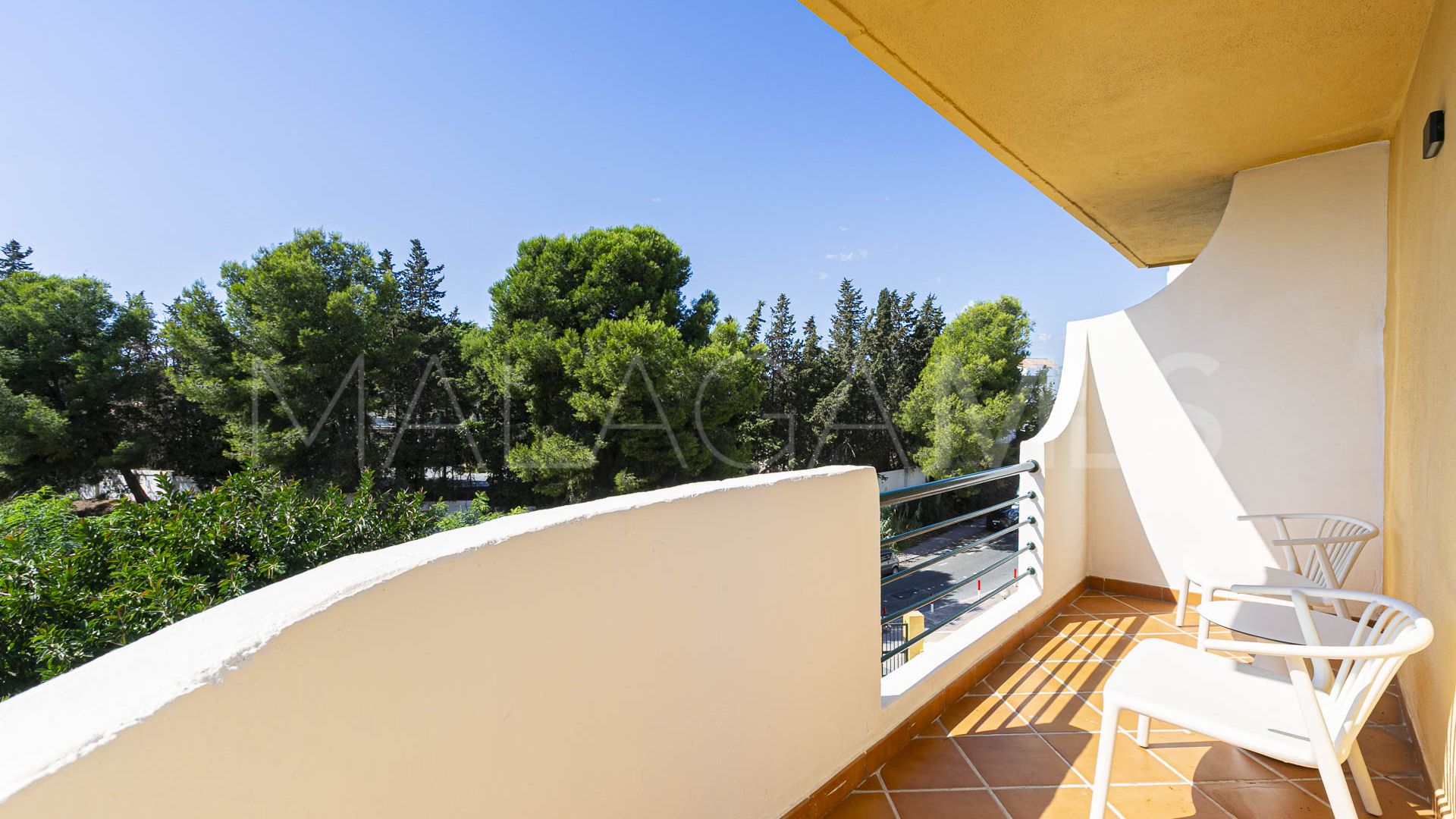 Atico duplex with 3 bedrooms for sale in Señorio de Aloha