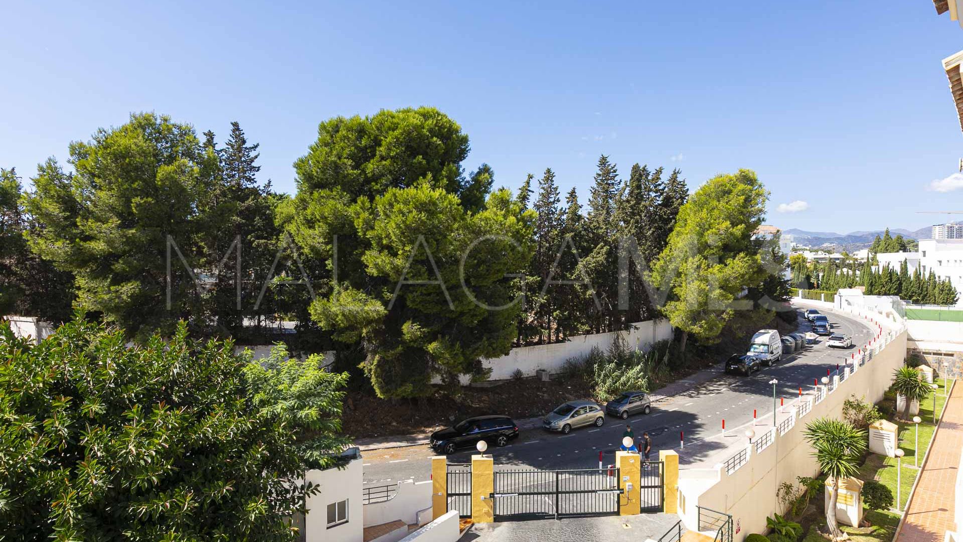 Atico duplex with 3 bedrooms for sale in Señorio de Aloha