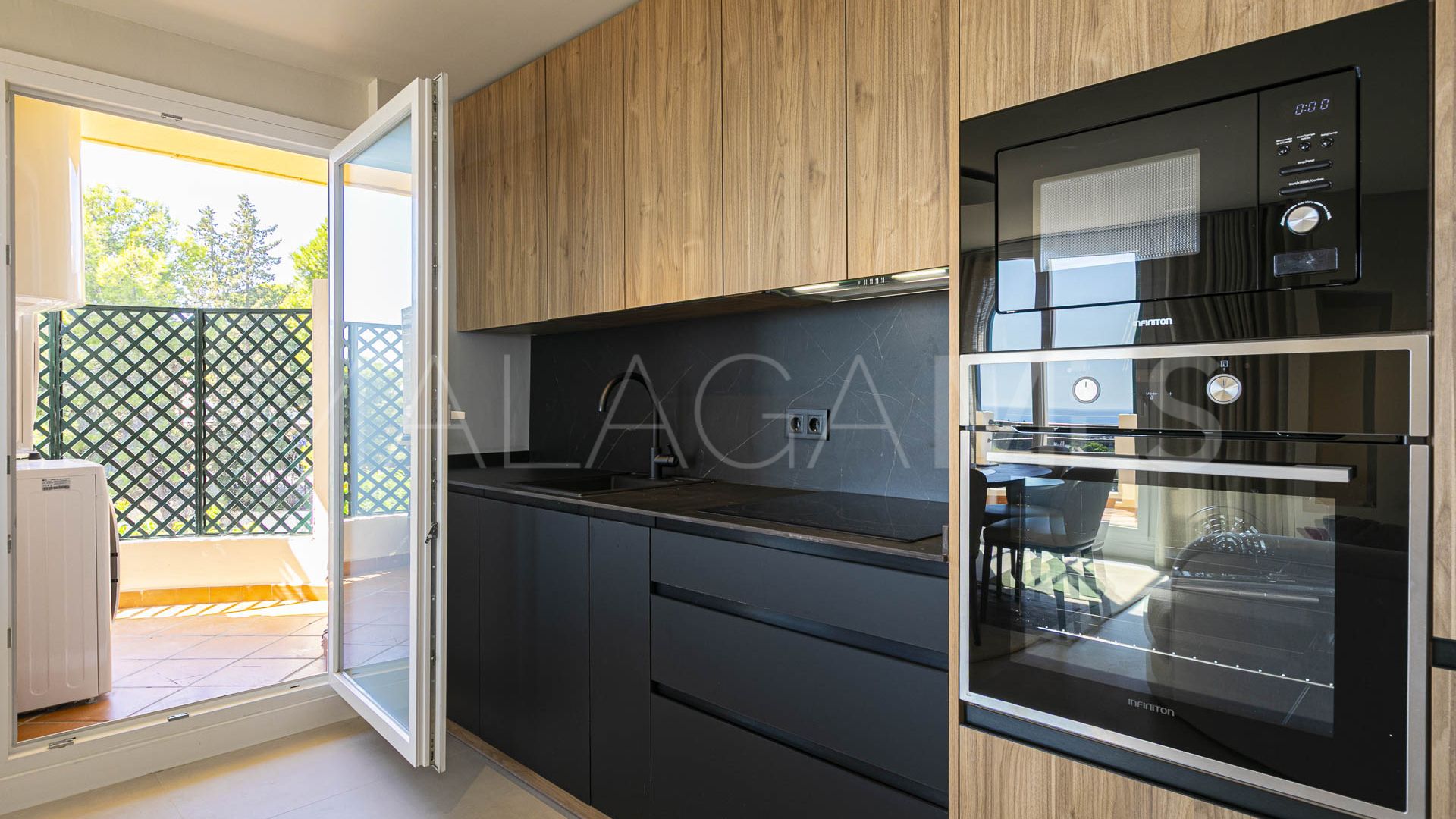 Atico duplex with 3 bedrooms for sale in Señorio de Aloha