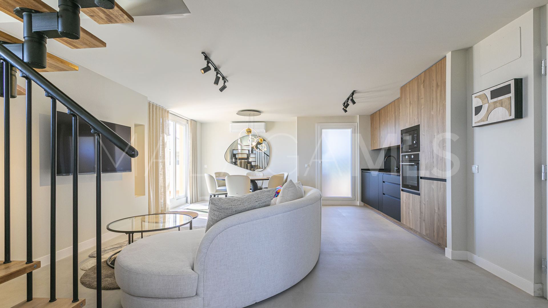 Atico duplex with 3 bedrooms for sale in Señorio de Aloha