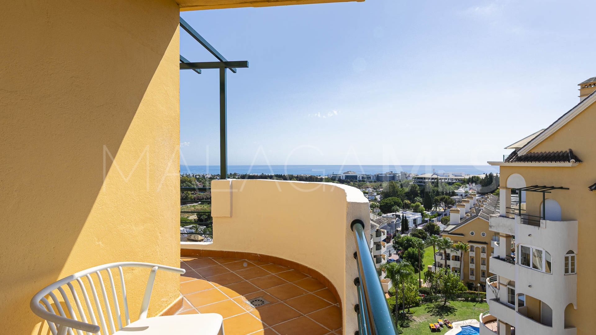 Atico duplex with 3 bedrooms for sale in Señorio de Aloha