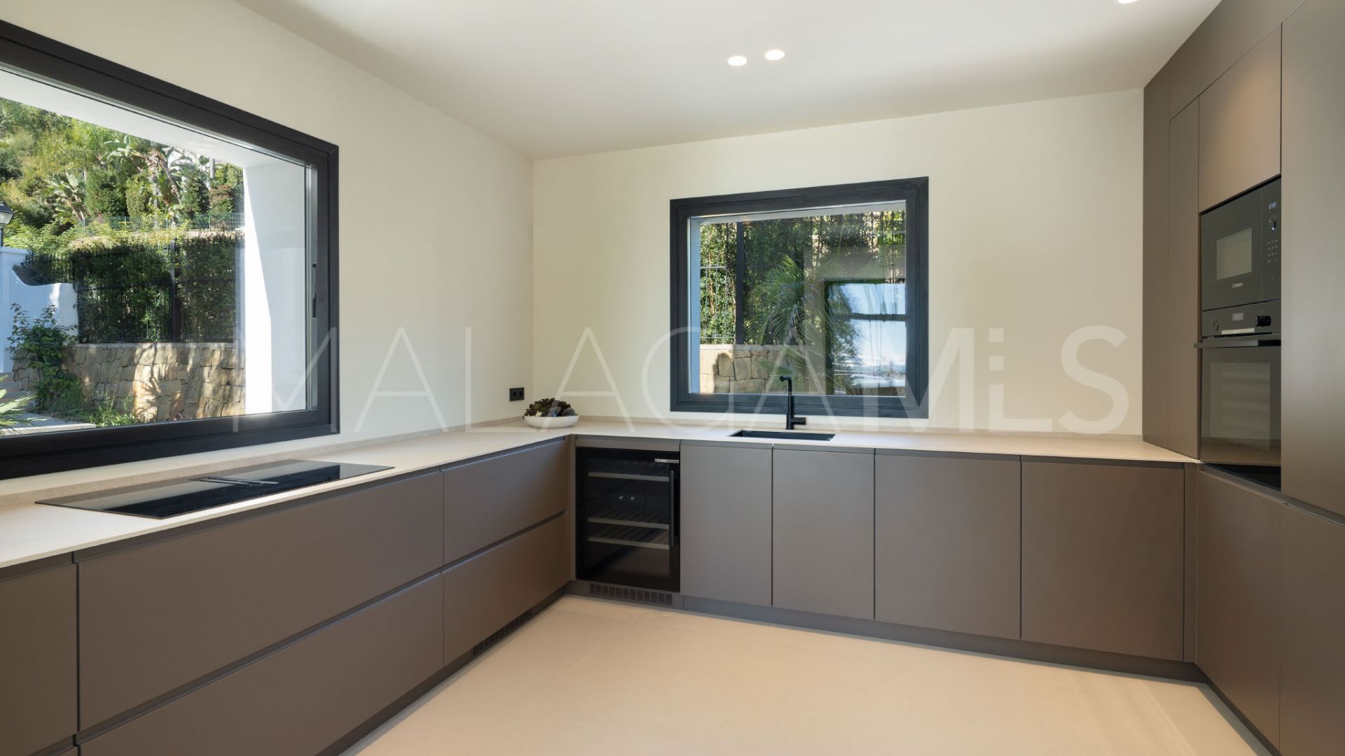 5 bedrooms villa in Los Arqueros for sale