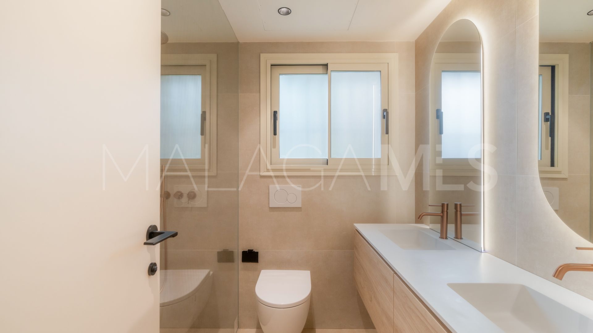 Buy apartamento in Nueva Andalucia with 3 bedrooms