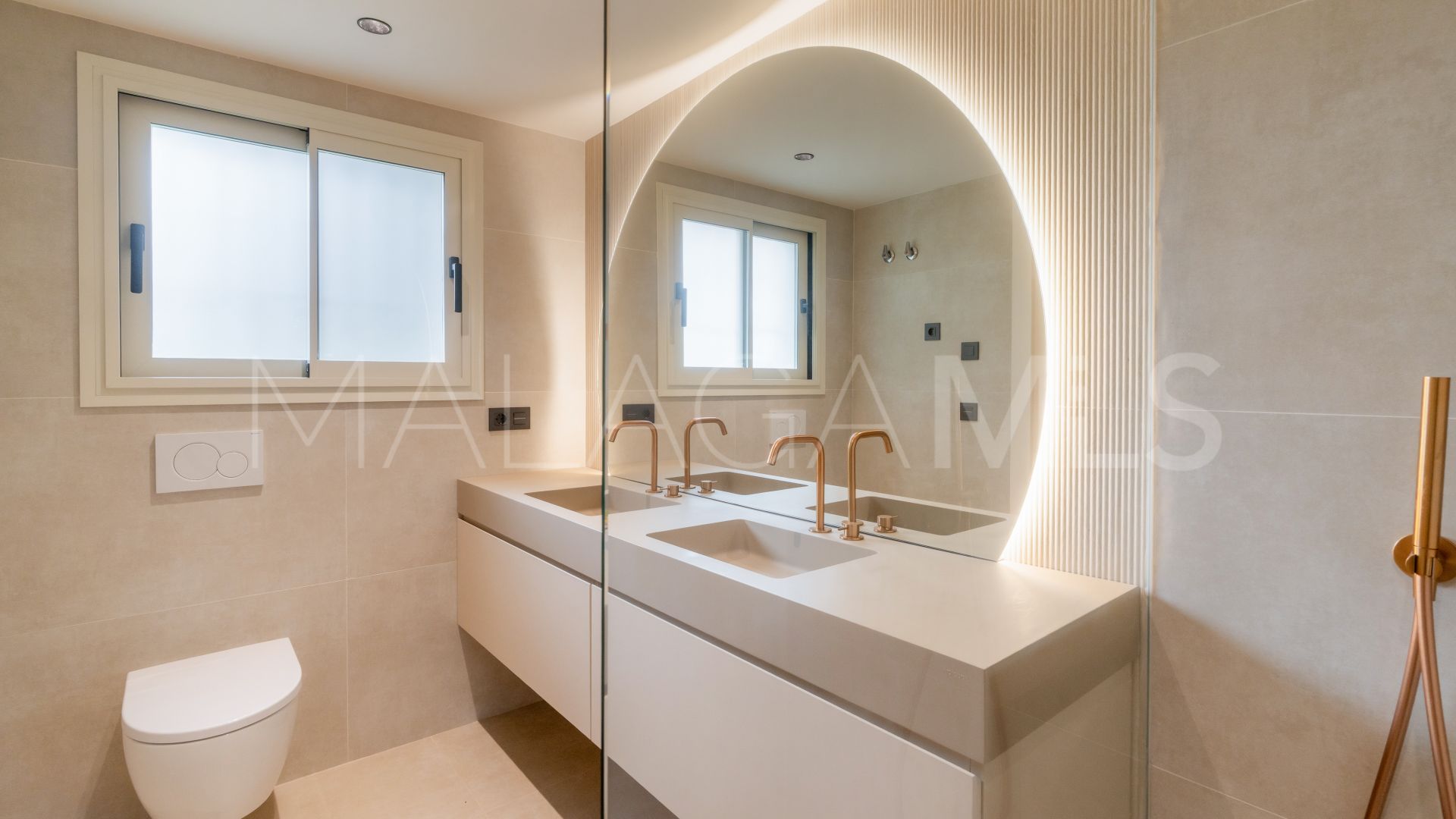 Buy apartamento in Nueva Andalucia with 3 bedrooms