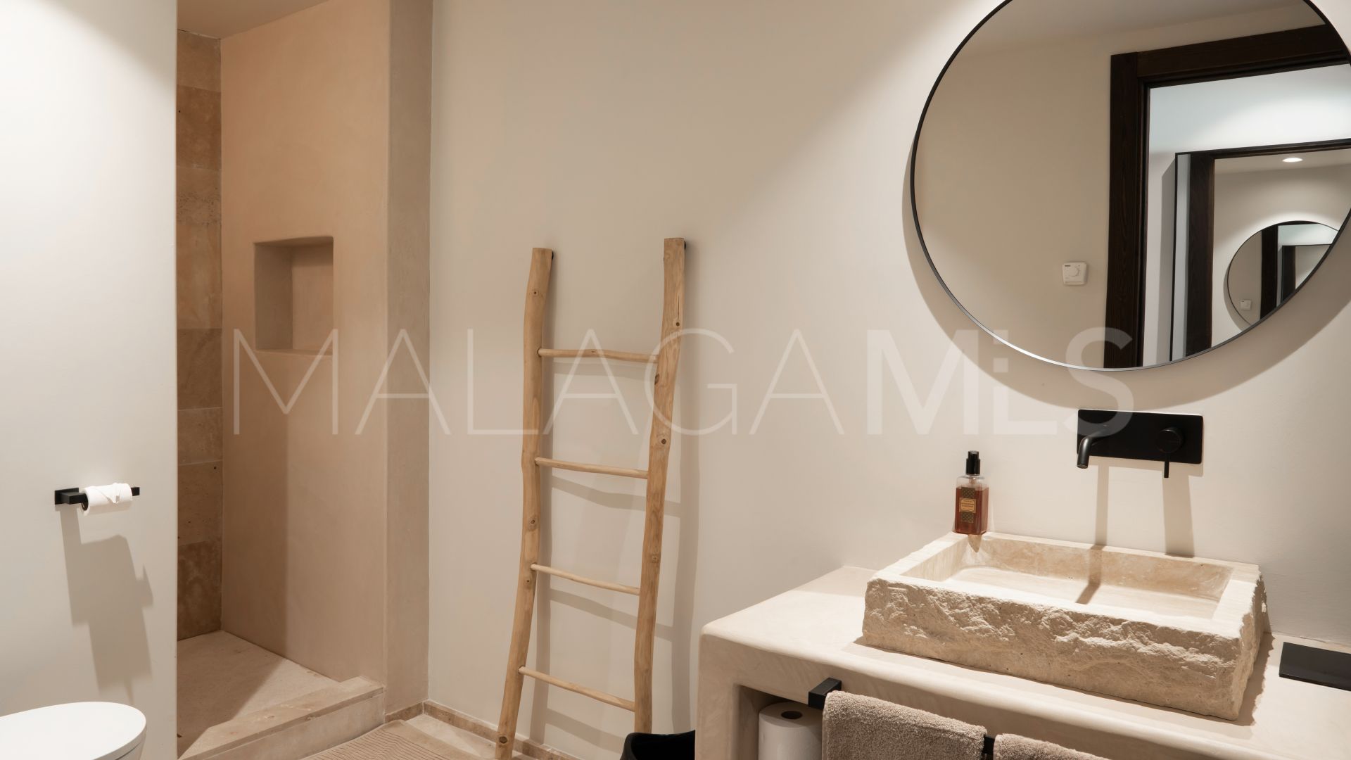 Villa for sale in Selwo