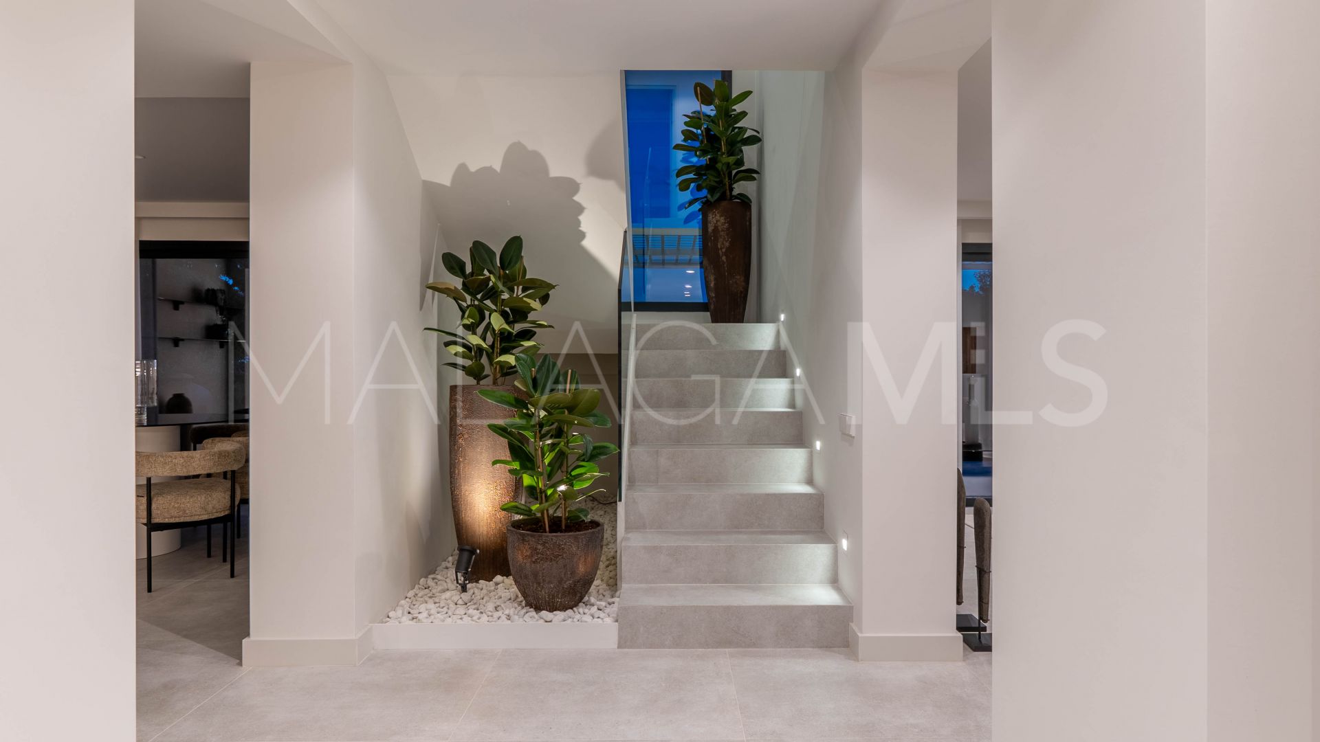 Villa for sale in Nueva Andalucia