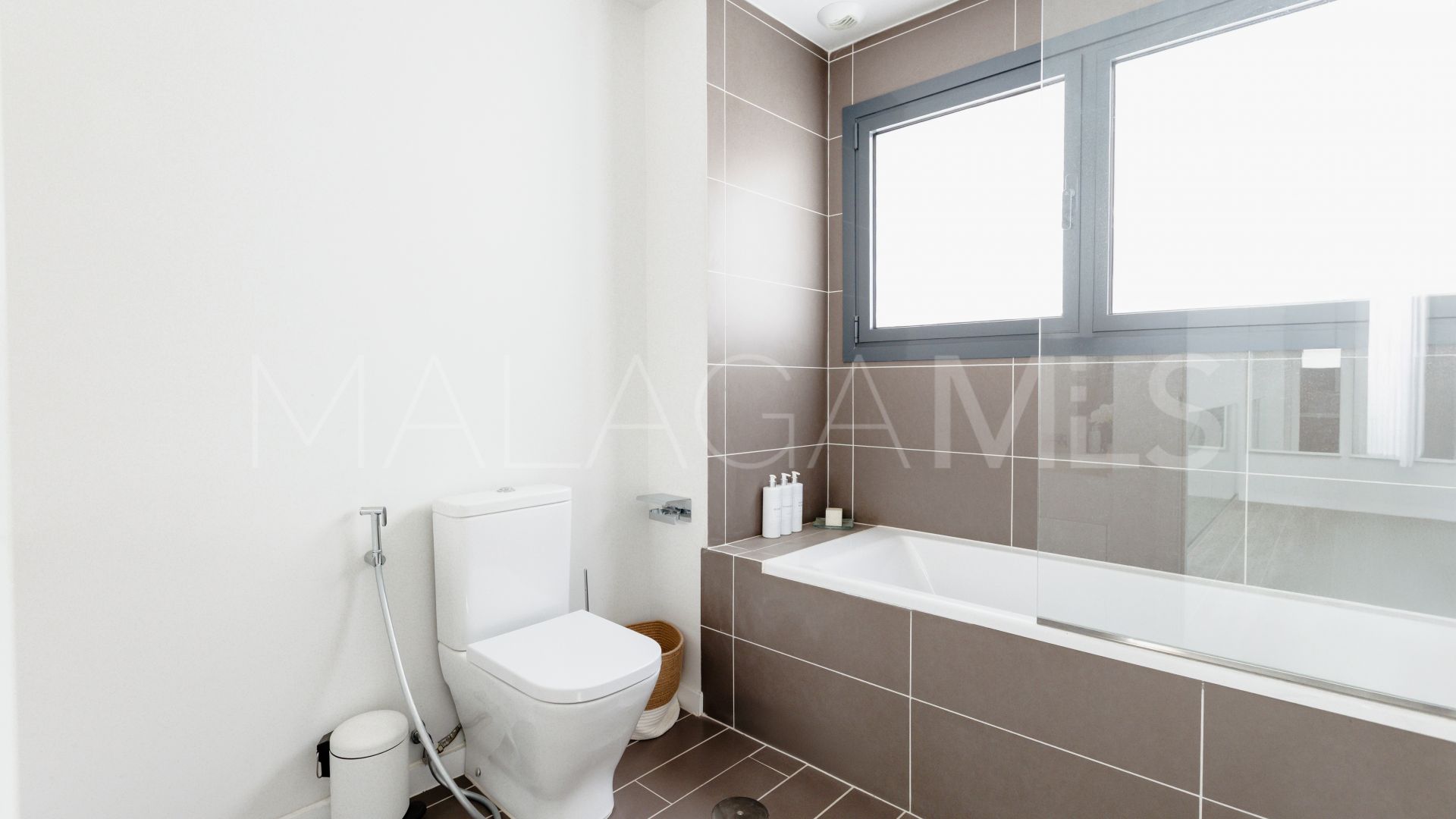 For sale town house with 4 bedrooms in Estepona East