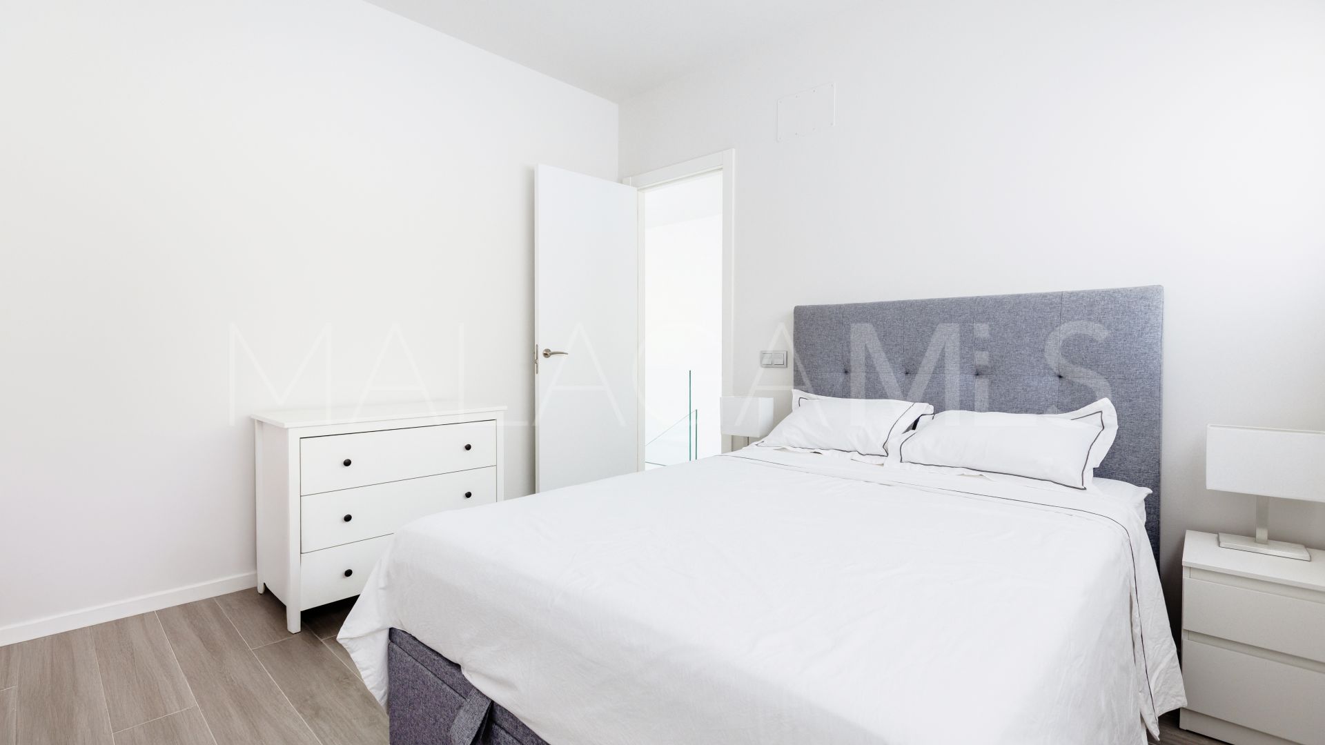 For sale town house with 4 bedrooms in Estepona East