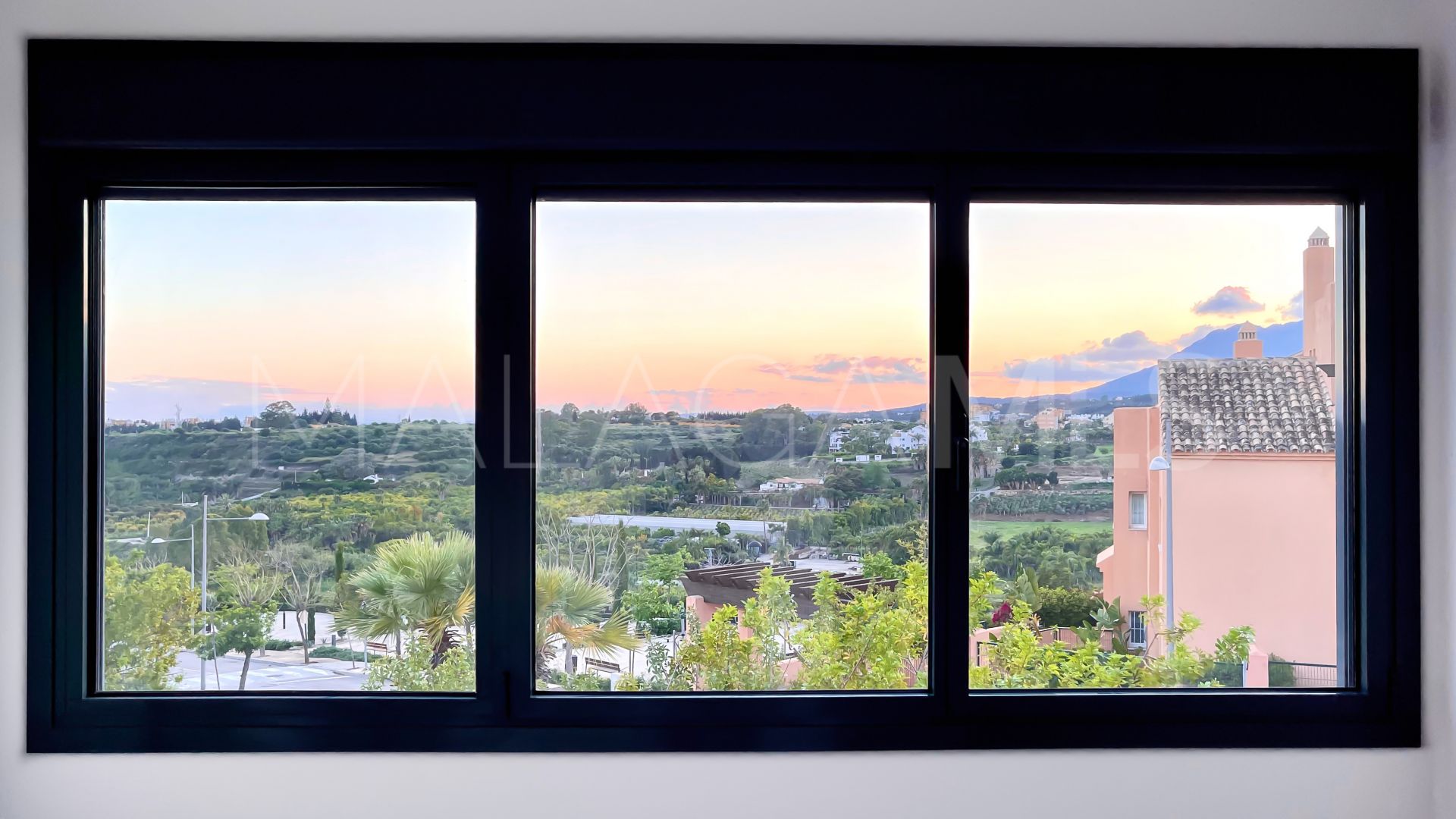 For sale town house with 4 bedrooms in Estepona East