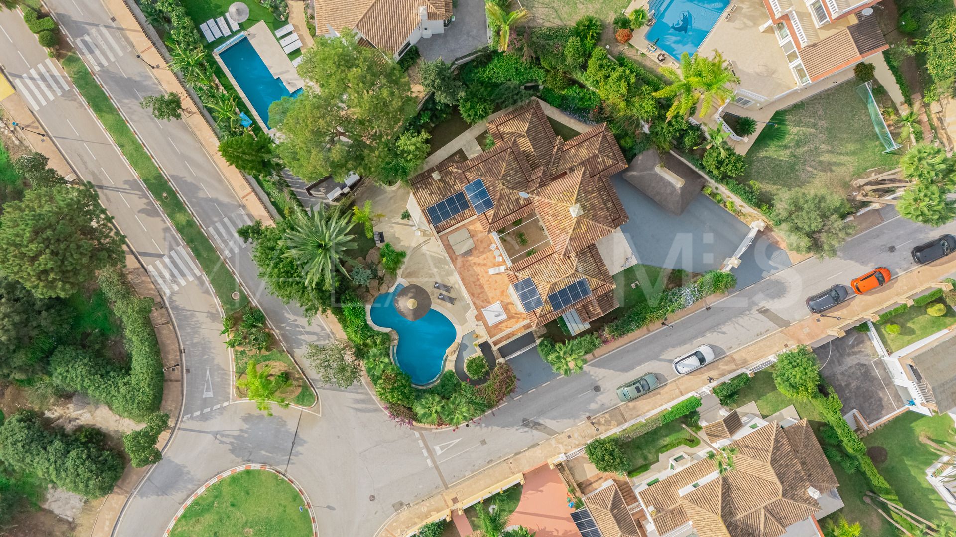 Villa for sale in Elviria with 5 bedrooms