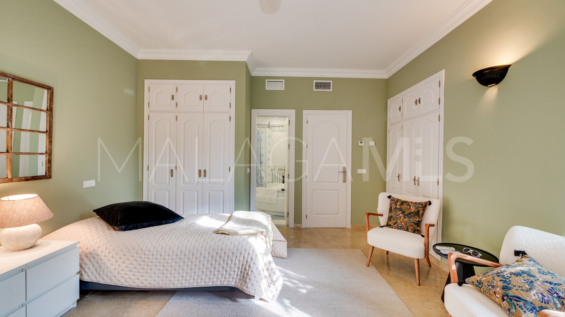 Villa for sale in Elviria with 5 bedrooms