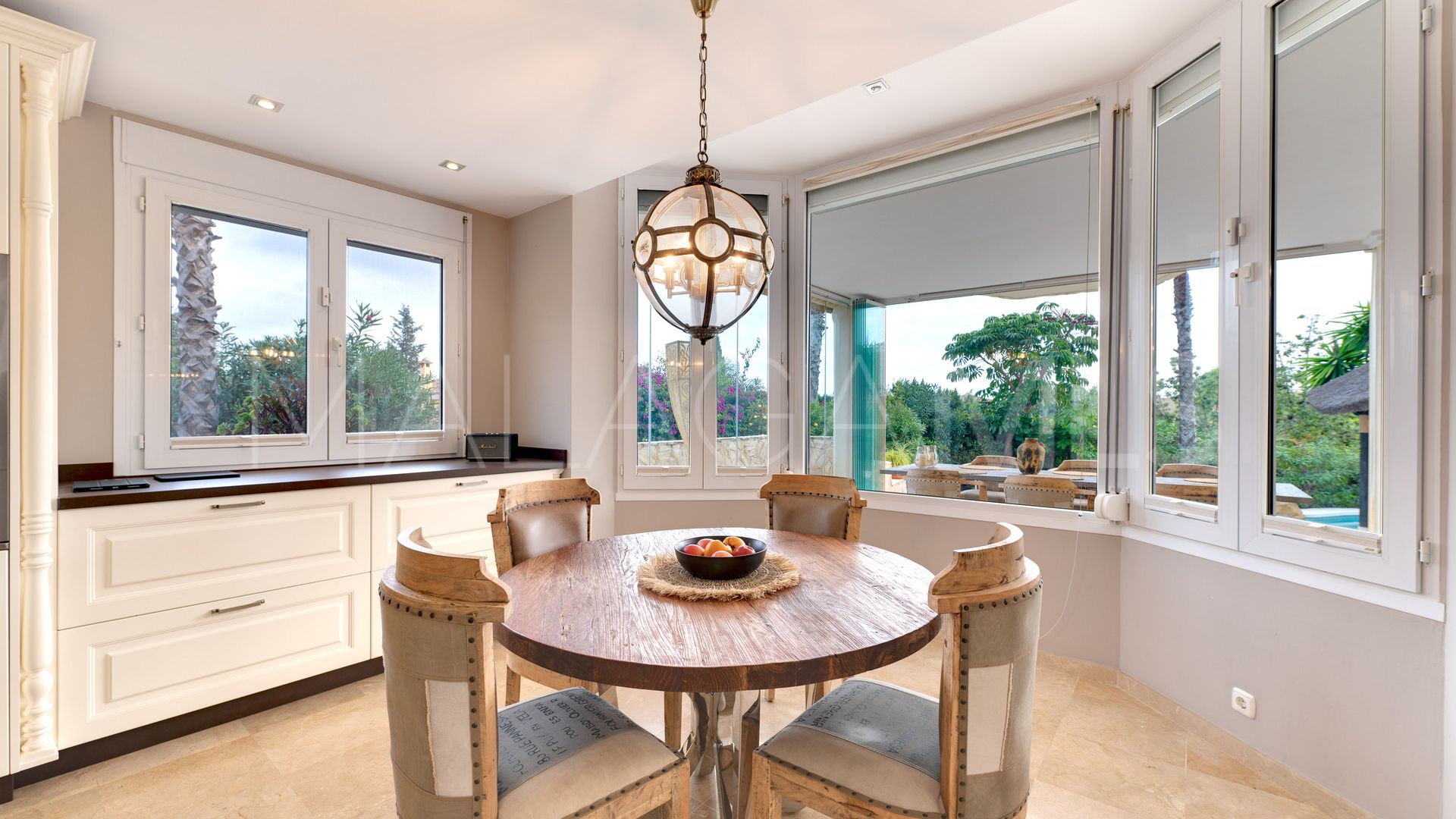 Villa for sale in Elviria with 5 bedrooms