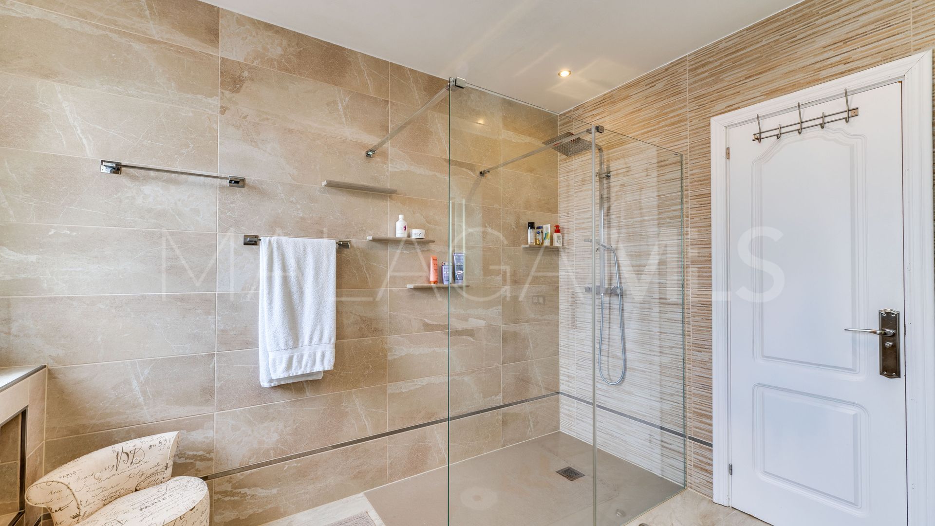 Villa for sale in Elviria with 5 bedrooms