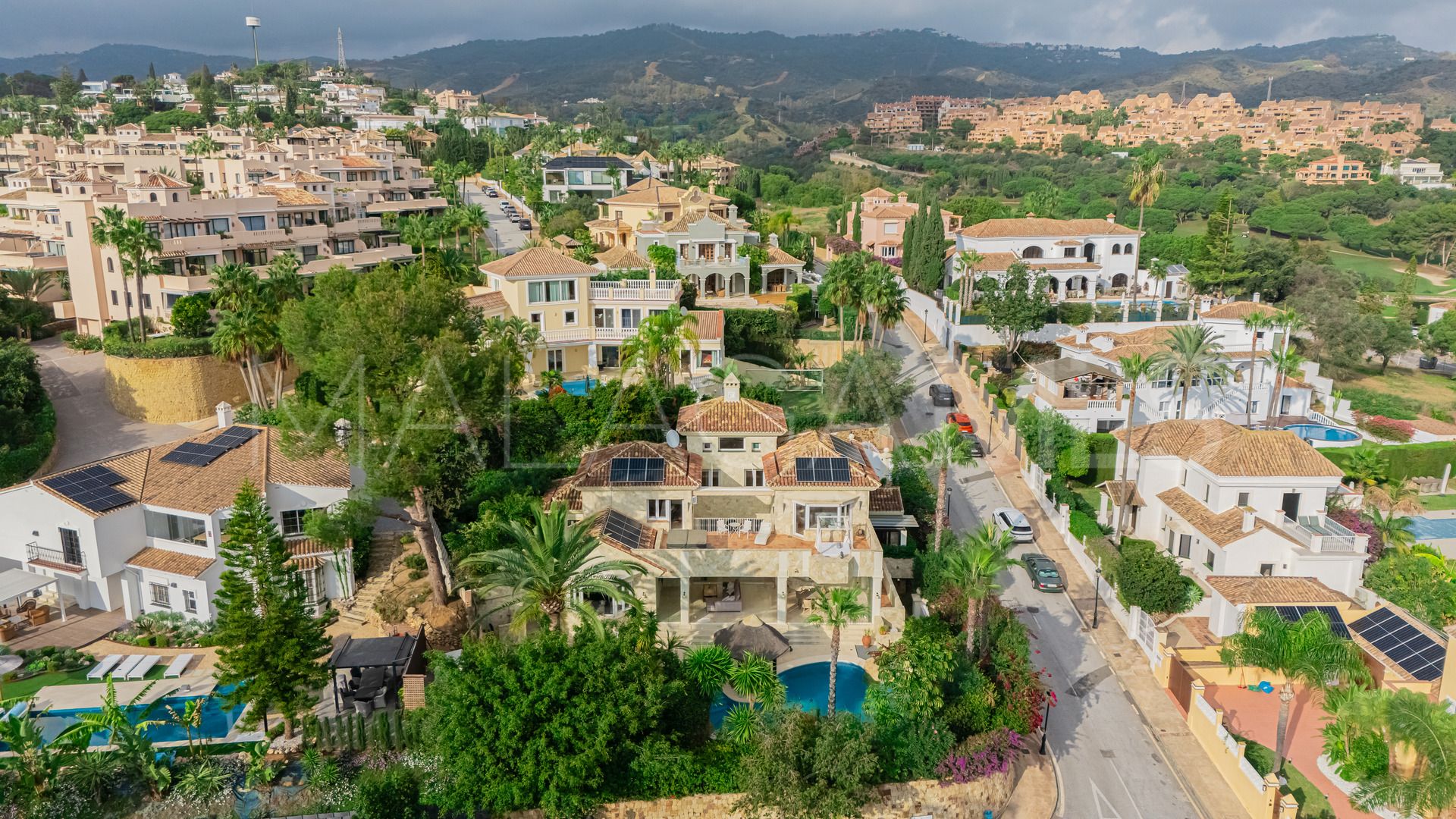 Villa for sale in Elviria with 5 bedrooms