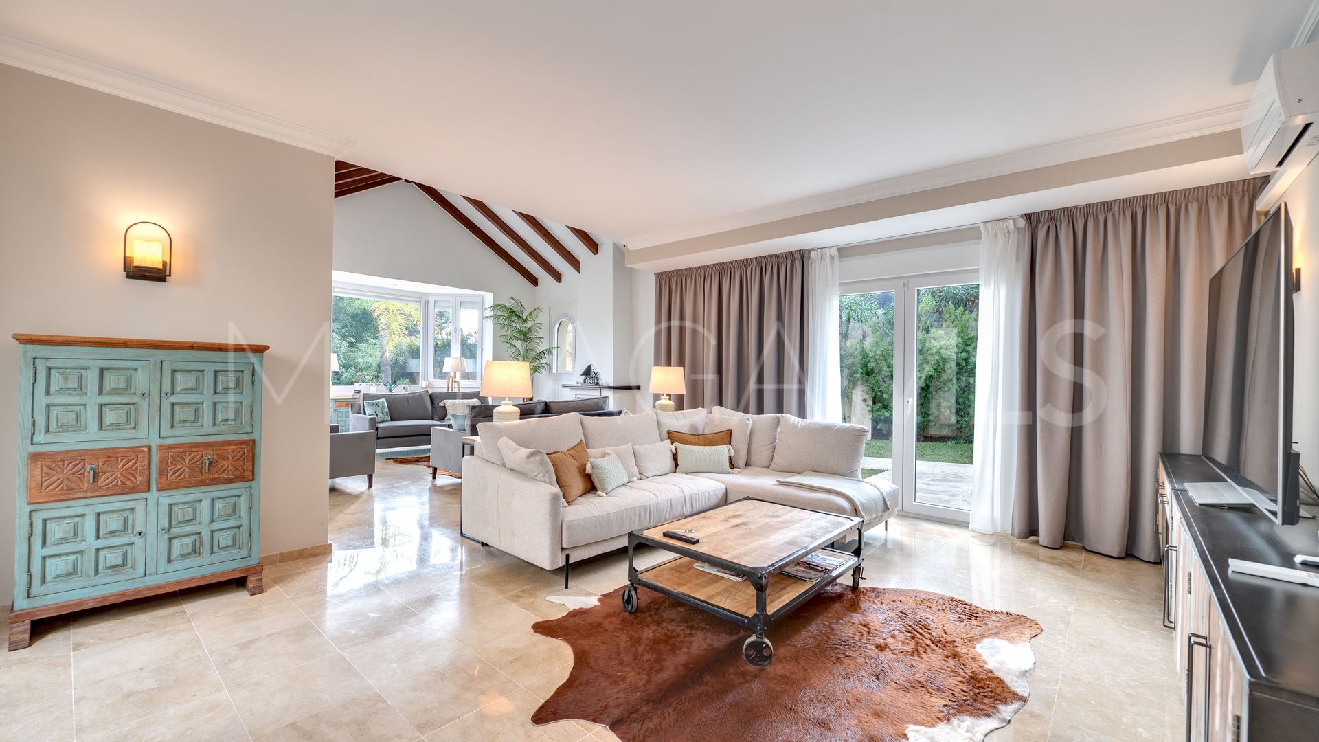 Villa for sale in Elviria with 5 bedrooms