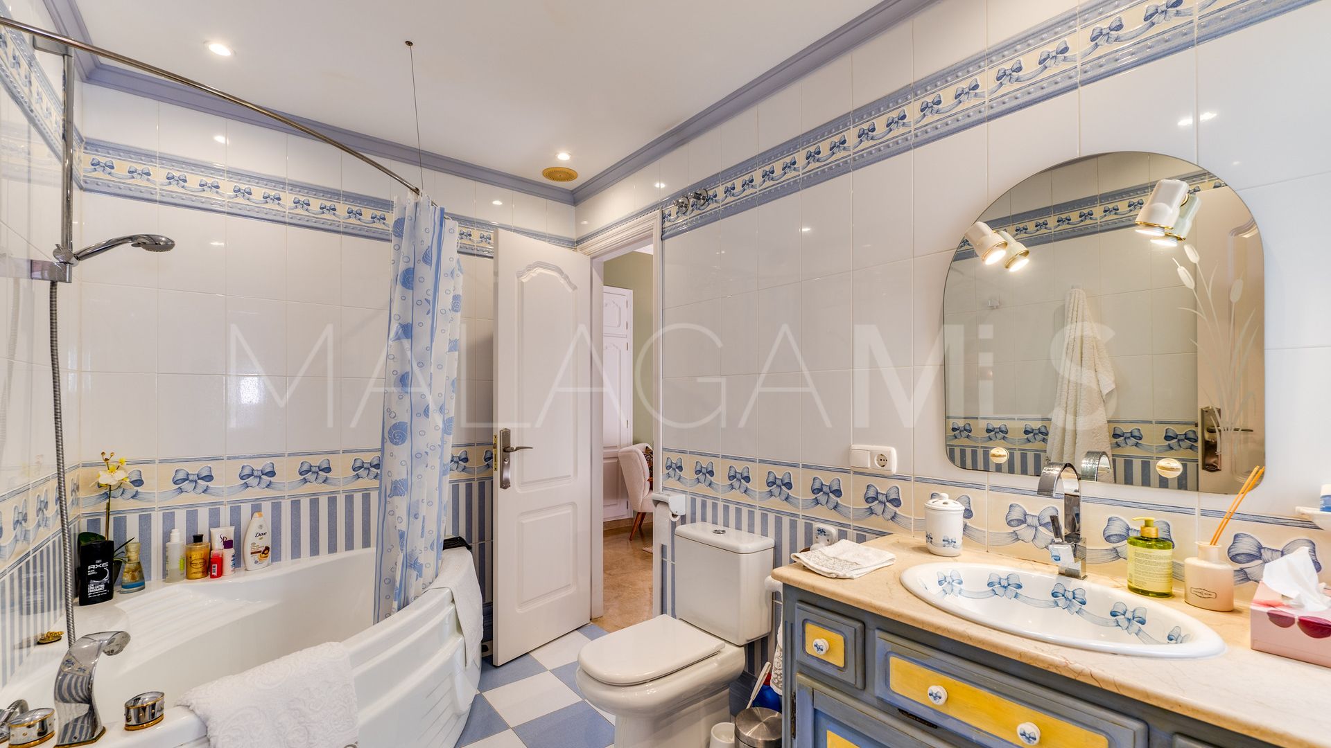 Villa for sale in Elviria with 5 bedrooms