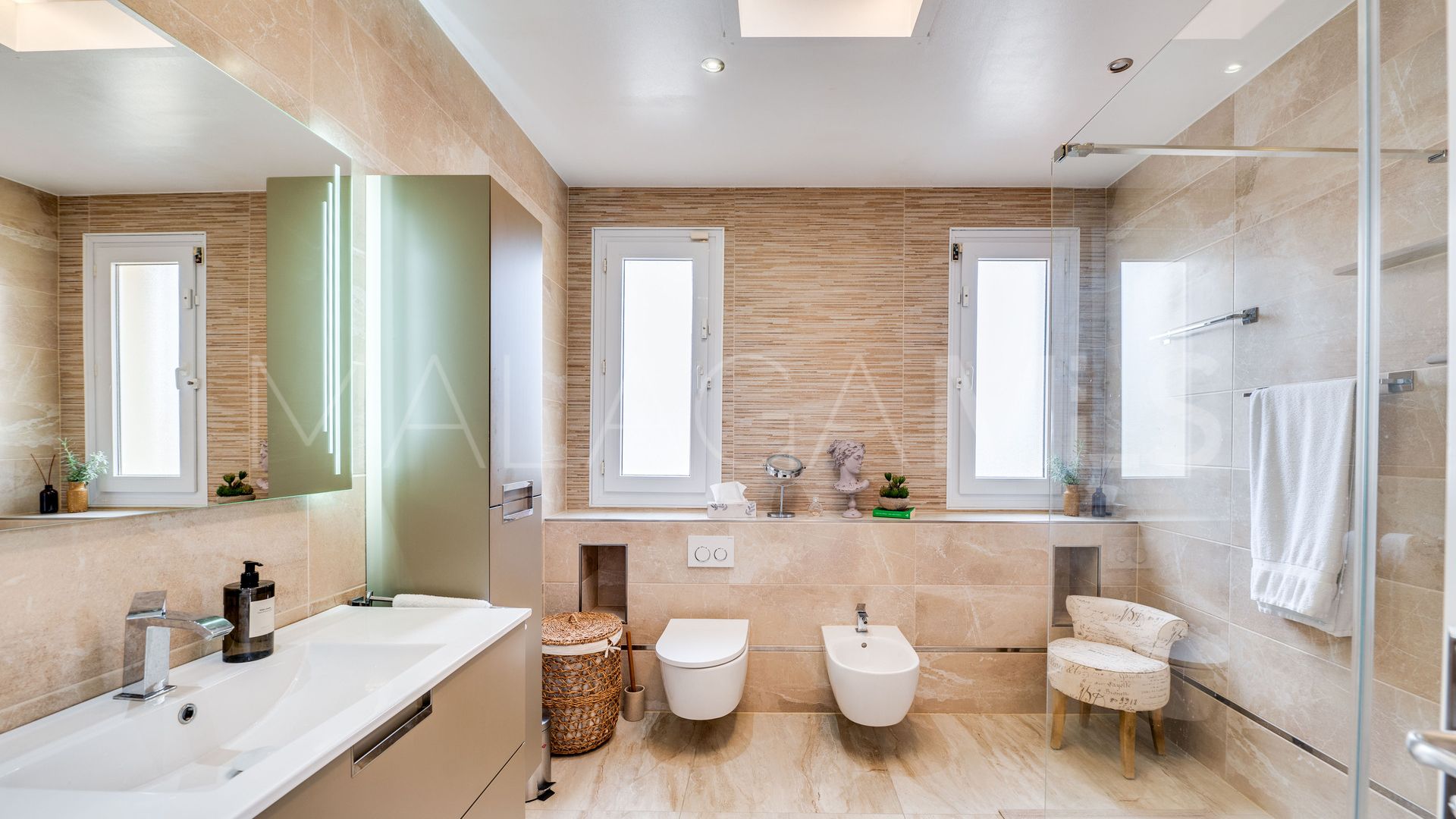 Villa for sale in Elviria with 5 bedrooms