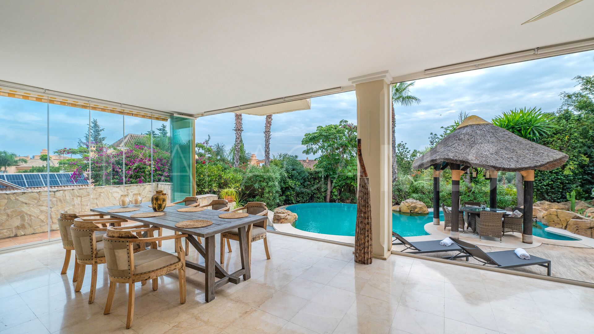 Villa for sale in Elviria with 5 bedrooms