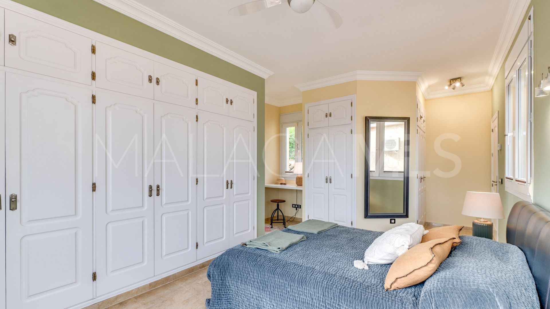 Villa for sale in Elviria with 5 bedrooms