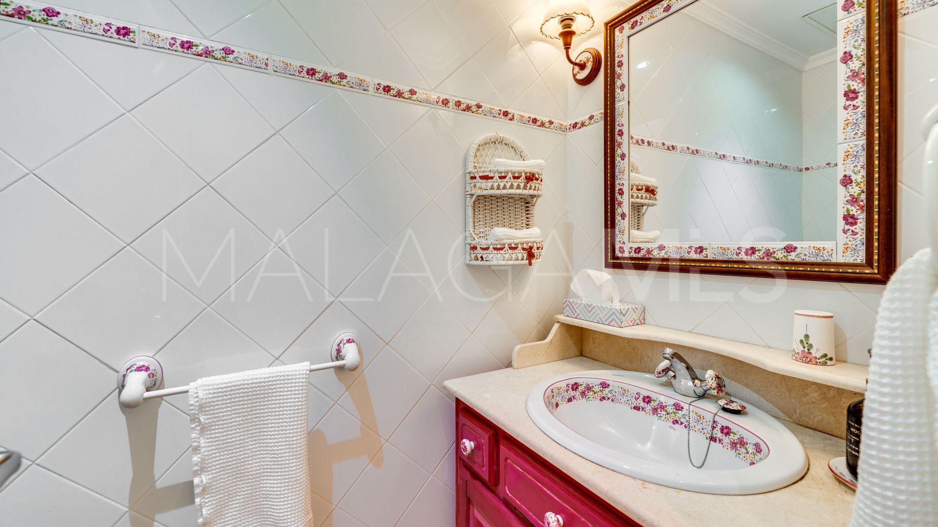 Villa for sale in Elviria with 5 bedrooms