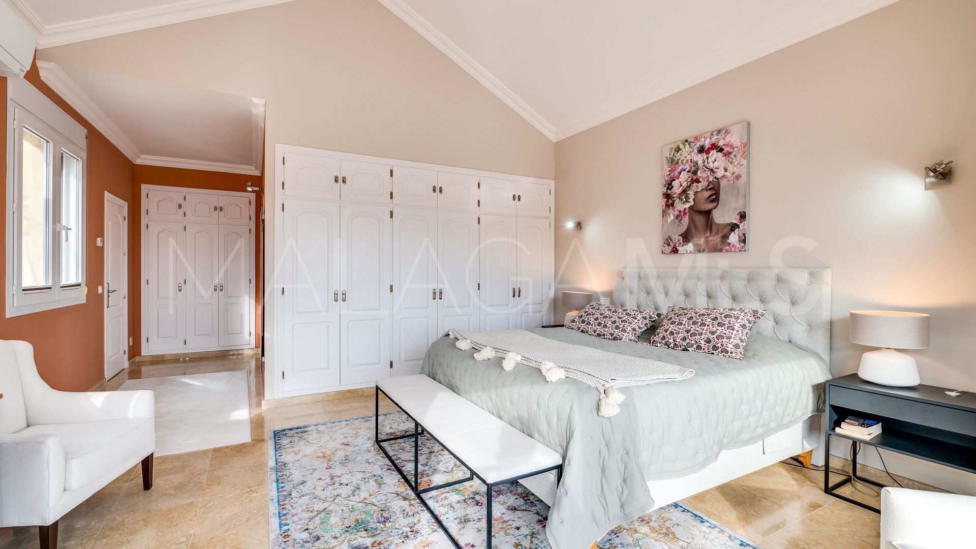 Villa for sale in Elviria with 5 bedrooms