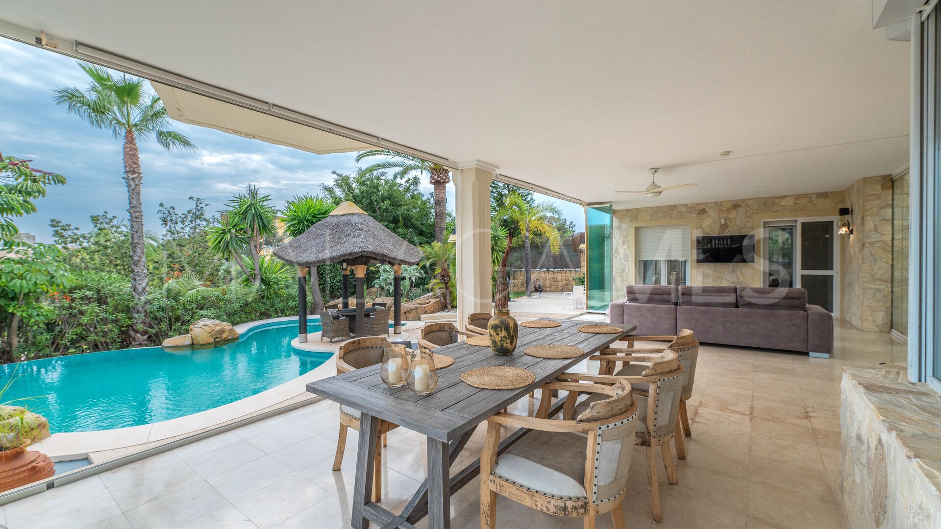 Villa for sale in Elviria with 5 bedrooms