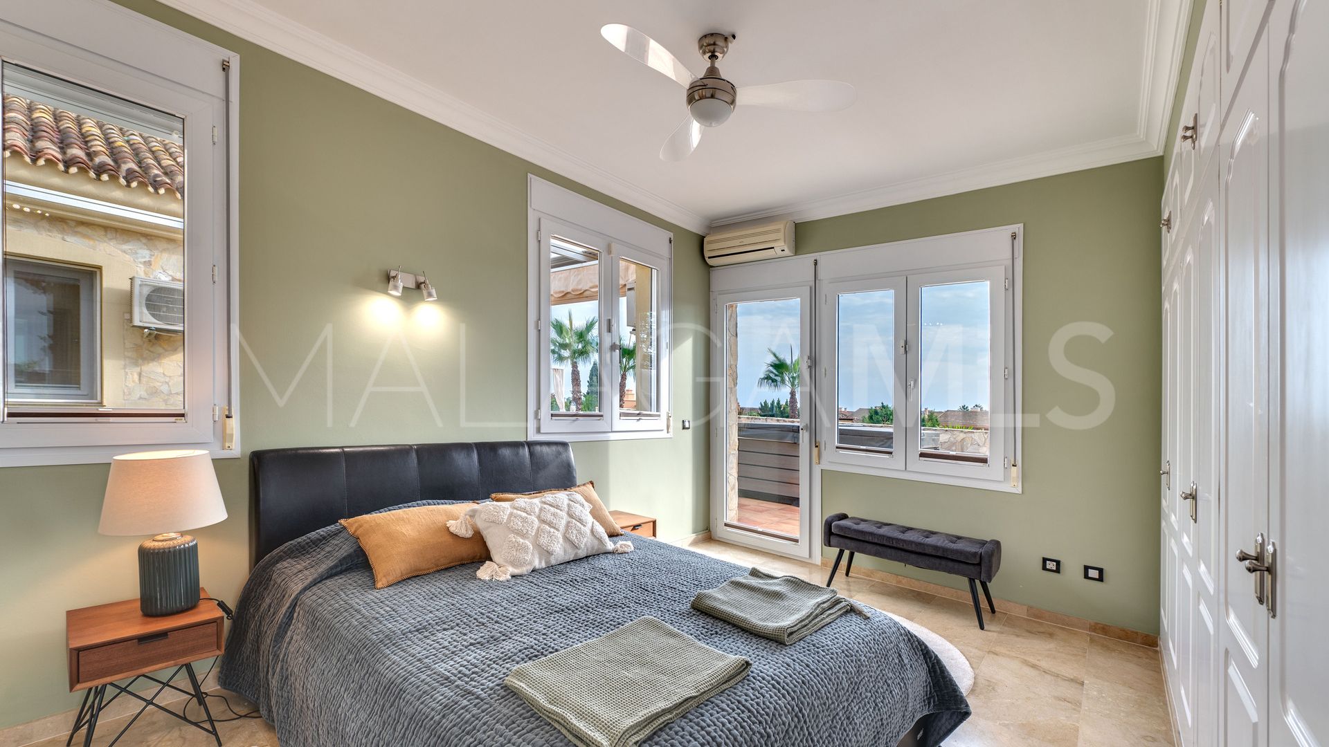 Villa for sale in Elviria with 5 bedrooms