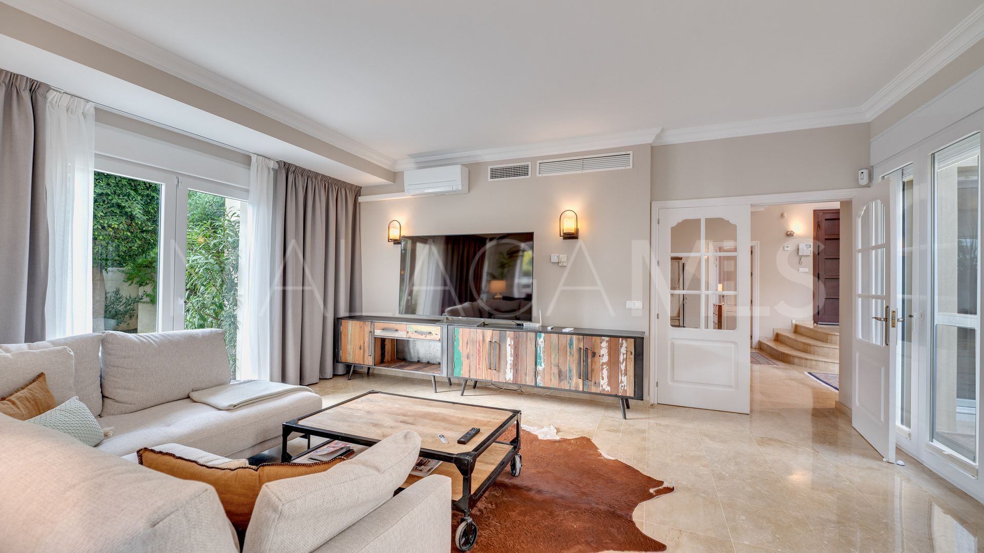 Villa for sale in Elviria with 5 bedrooms