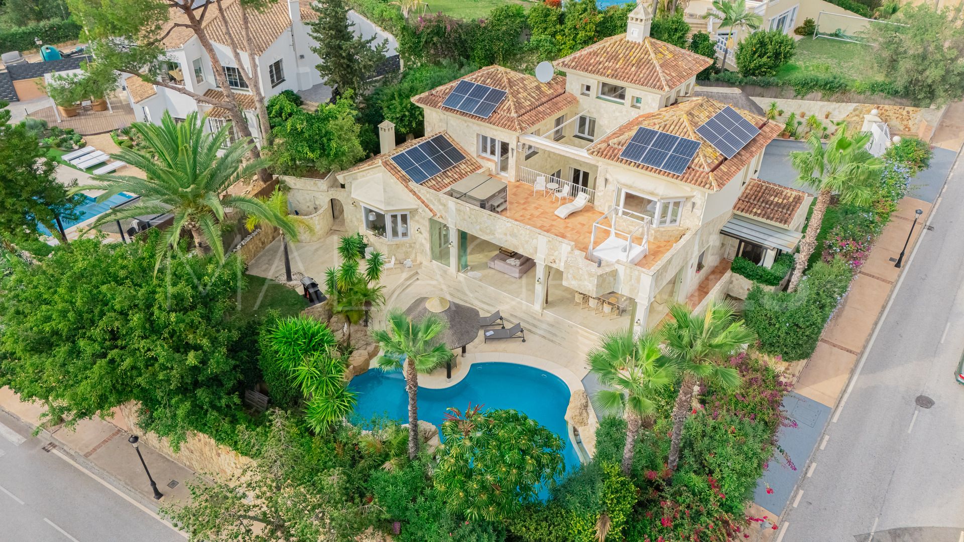 Villa for sale in Elviria with 5 bedrooms