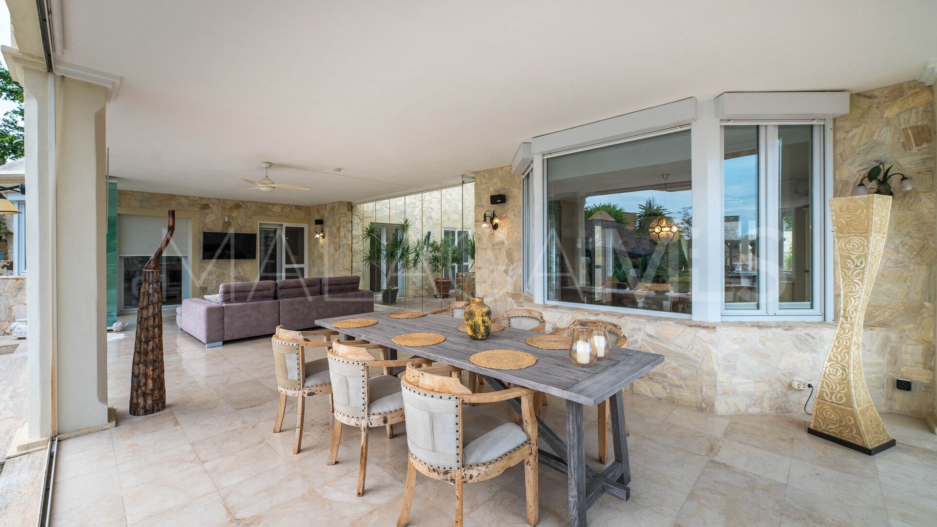 Villa for sale in Elviria with 5 bedrooms