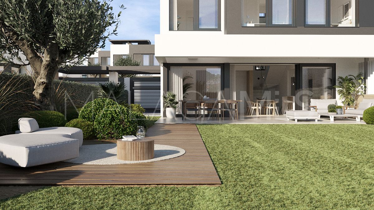 Semi detached villa for sale in Estepona with 3 bedrooms
