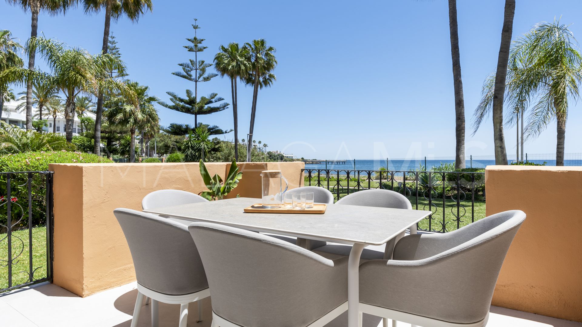 Se vende apartamento planta baja de 3 bedrooms in Estepona
