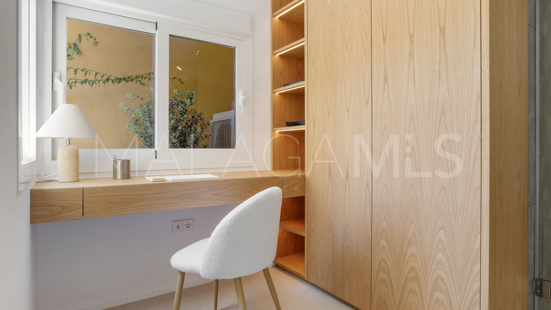 Se vende apartamento planta baja de 3 bedrooms in Estepona