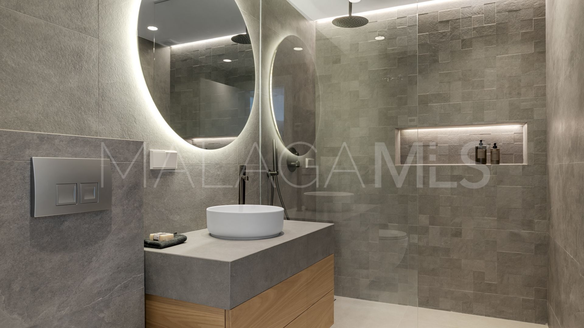 Se vende apartamento planta baja de 3 bedrooms in Estepona