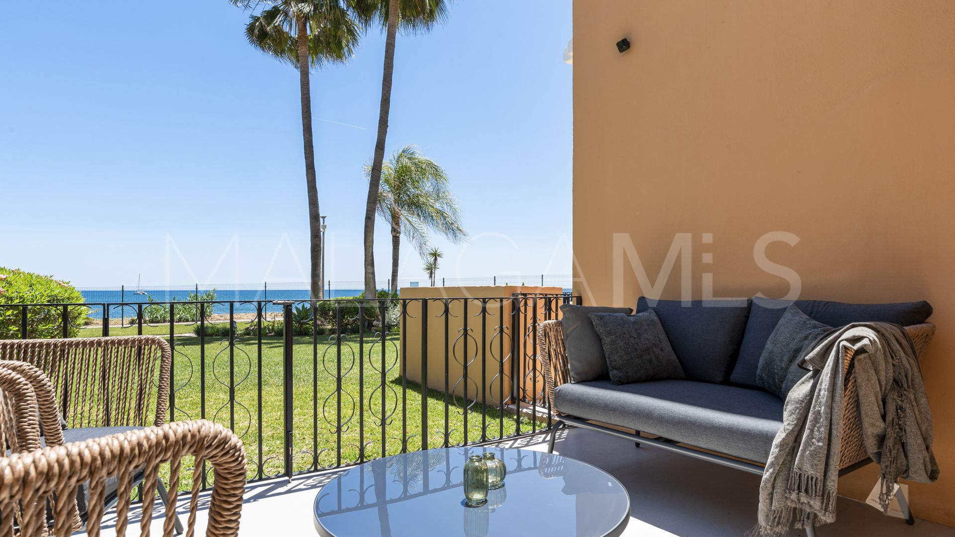 Se vende apartamento planta baja de 3 bedrooms in Estepona