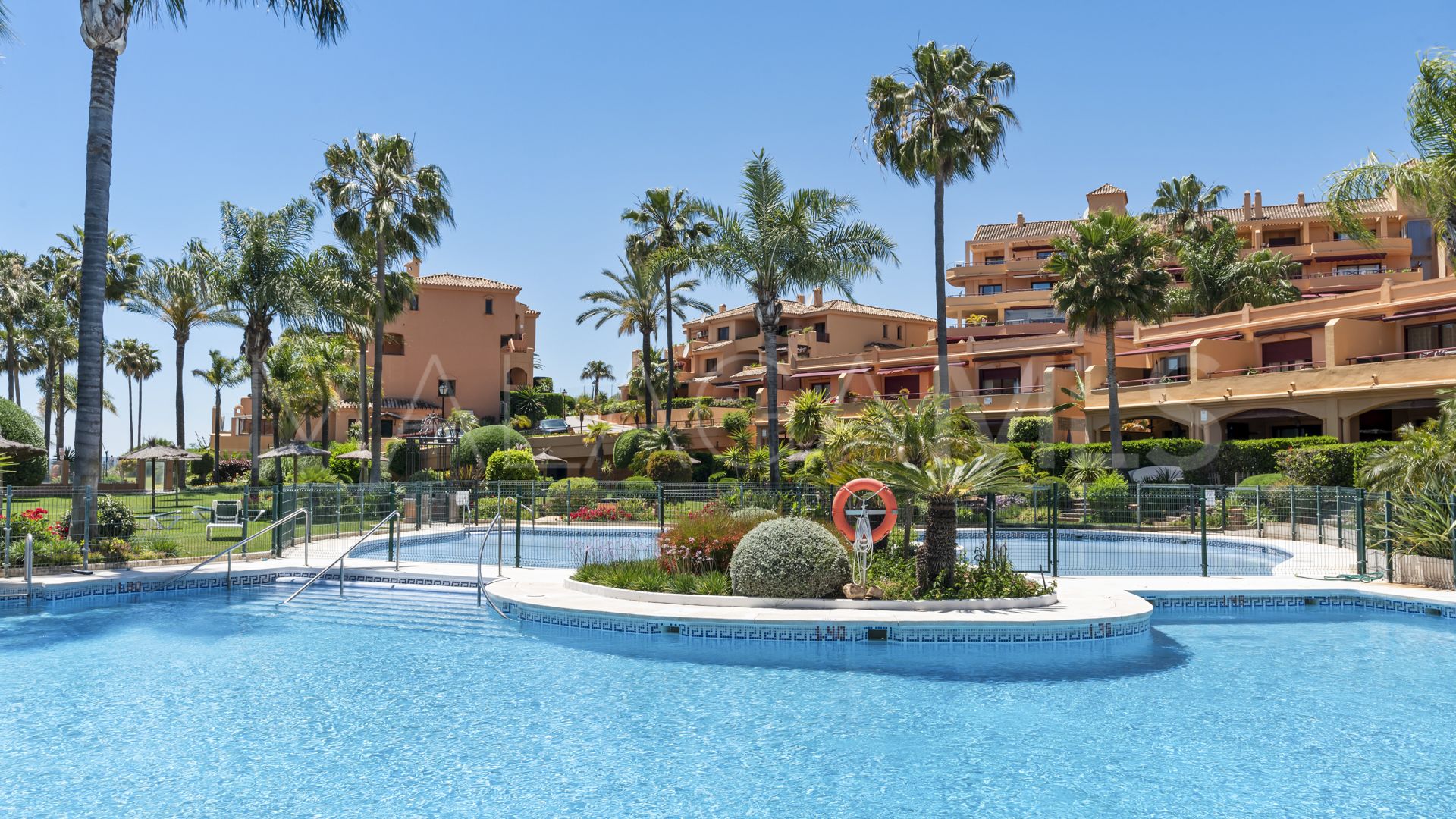 Se vende apartamento planta baja de 3 bedrooms in Estepona