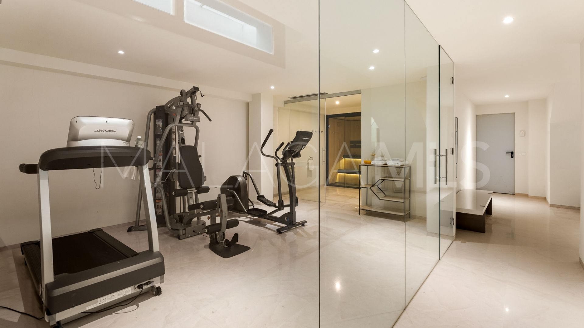 Villa for sale in New Golden Mile