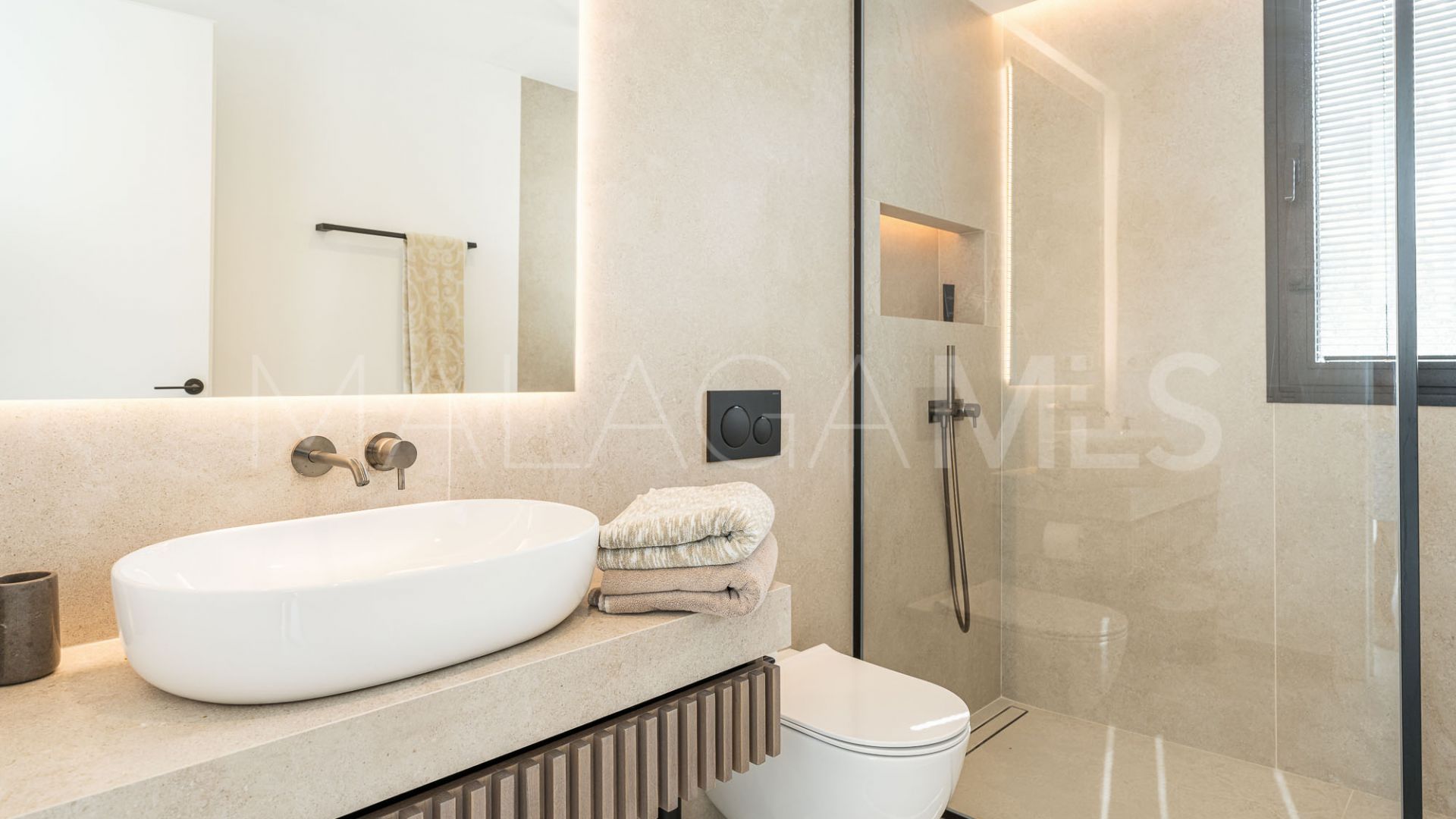 Villa for sale in Nueva Andalucia