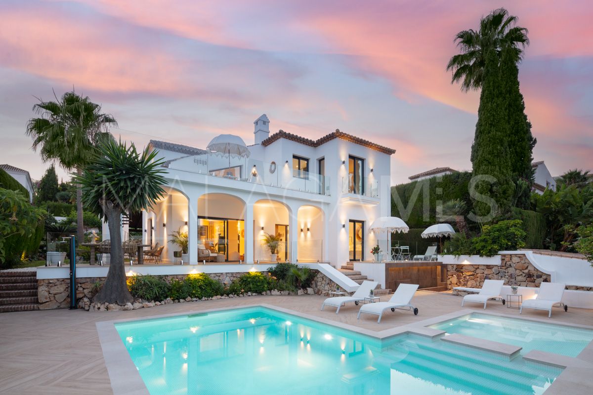 Buy Nueva Andalucia 4 bedrooms villa