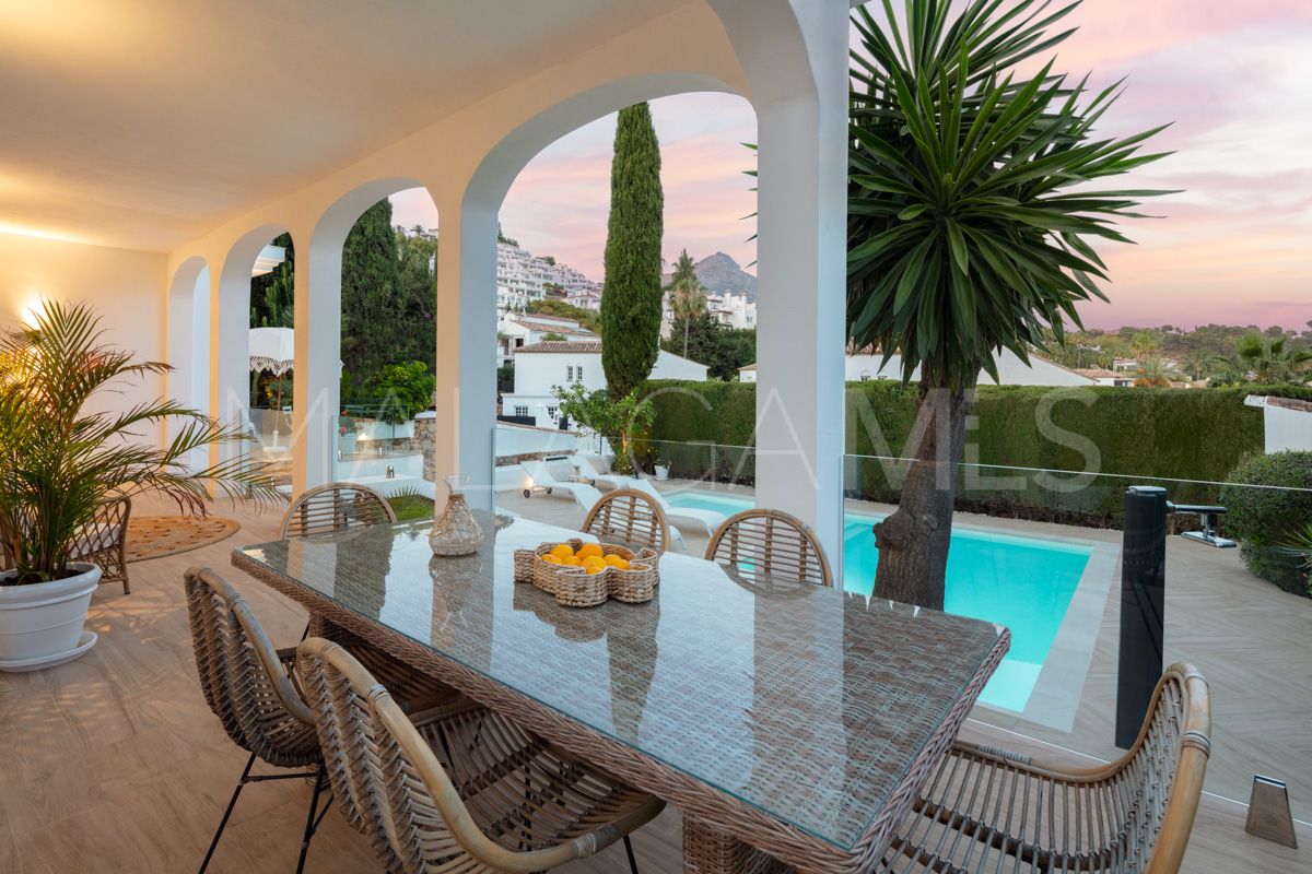 Buy Nueva Andalucia 4 bedrooms villa