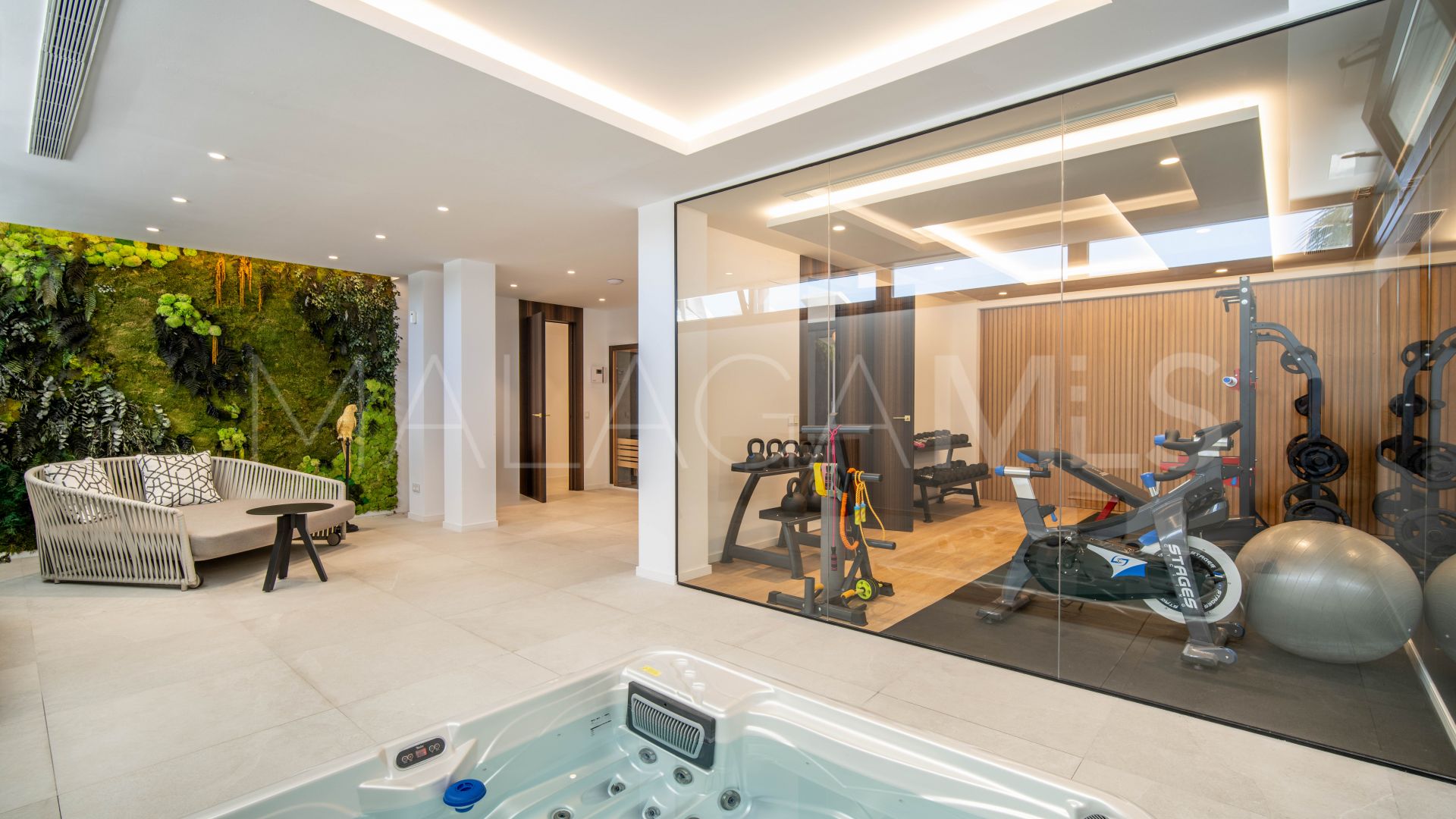 For sale 4 bedrooms villa in Nueva Andalucia
