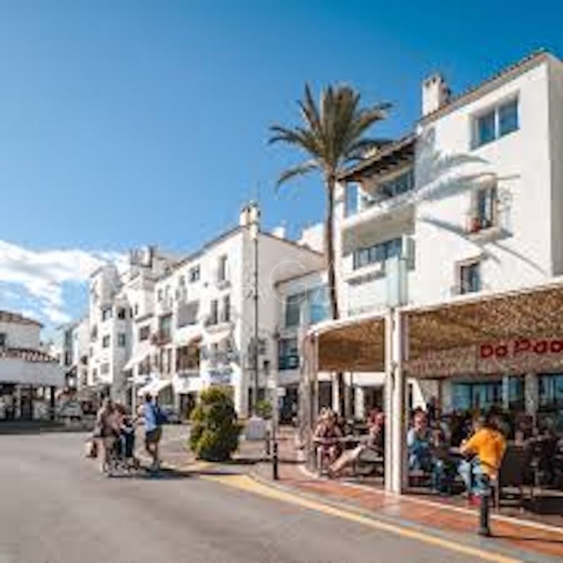 Apartamento a la venta in Estepona