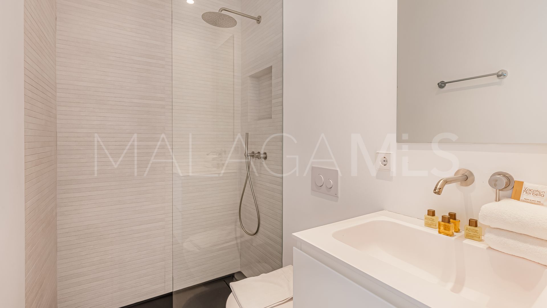 Villa for sale in Estepona