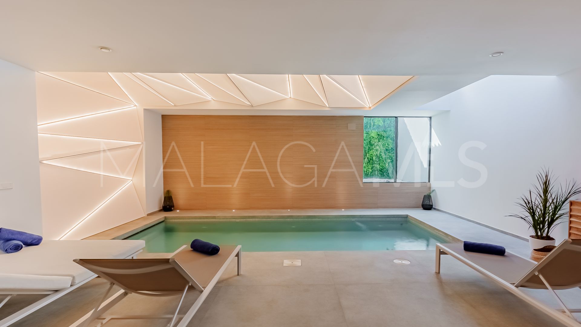 Villa for sale in Estepona